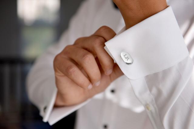 MANSJETTKNAPPER<br>Glatt, med gravering