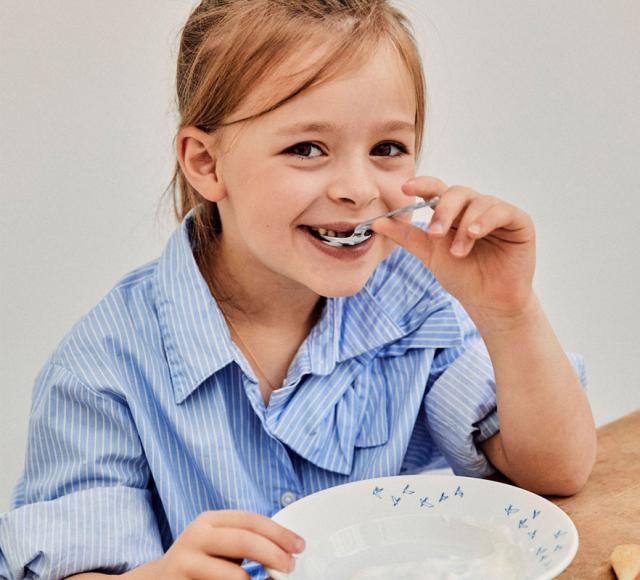 EMBOSSED ROSE<br>Child spoon and fork