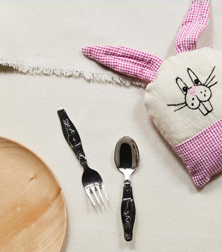 RABBIT GIFTSET<br>
Baby spoon, fork and babyrattle